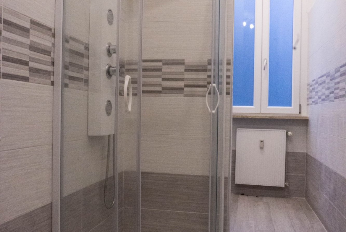 NewStyleHome: Immobile Via XX Settembre 15 bagno doccia