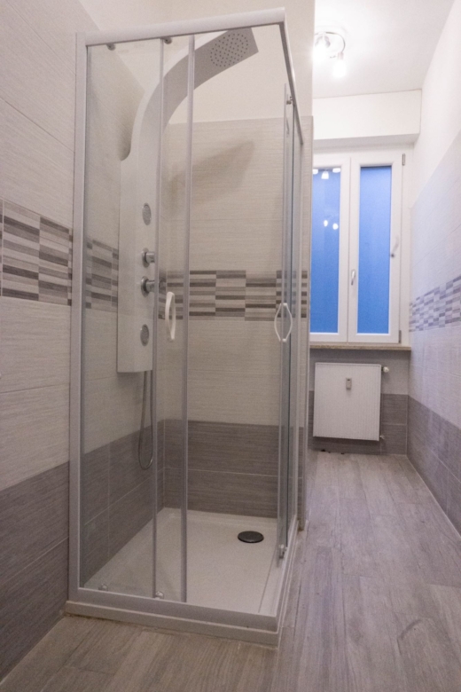 XX-Settembre-15-17_Bagno NewStyleHome: Immobile Via XX Settembre 15 bagno doccia