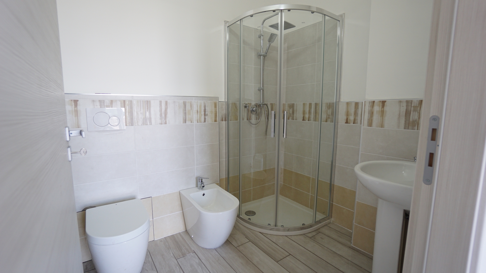 16_BAGNO PRIVATO Via Milano 65